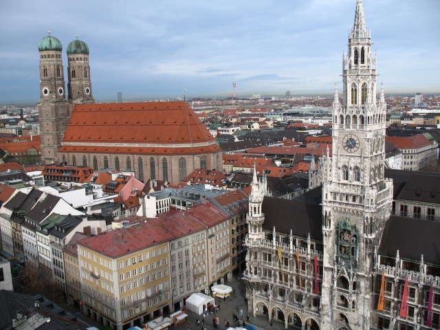 Frauenkirche und Rathaus Muenchen